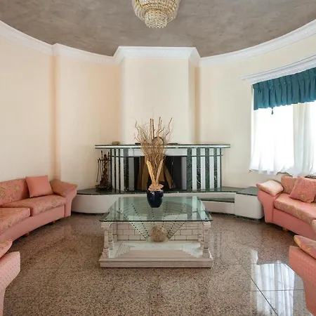 Casa Loma * יאליסוס