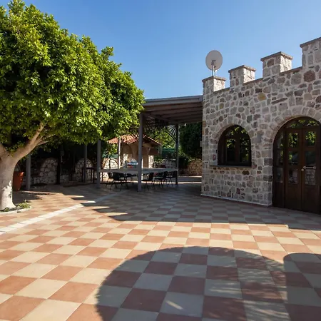 빌라 Casa Loma Rhodes - Pool Vila,private Bar,organic Garden,near Airport *
