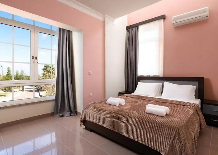 Casa Loma إياليسوس