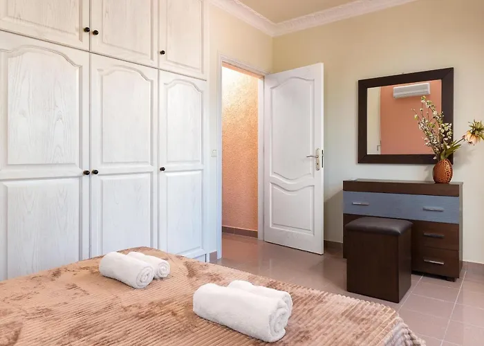 Casa Loma إياليسوس