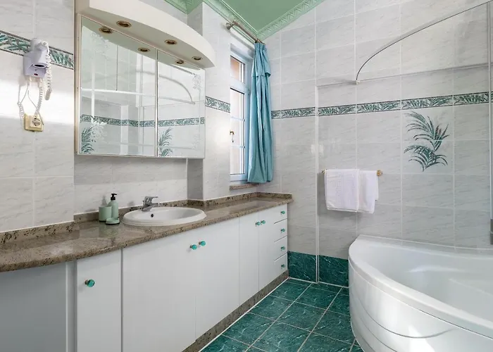 Casa Loma Vila *