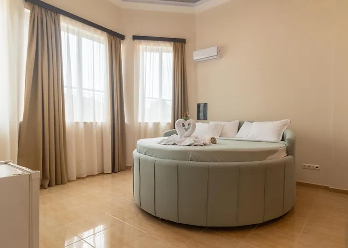 Casa Loma إياليسوس