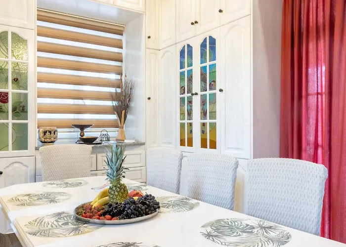 Casa Loma فيلة *